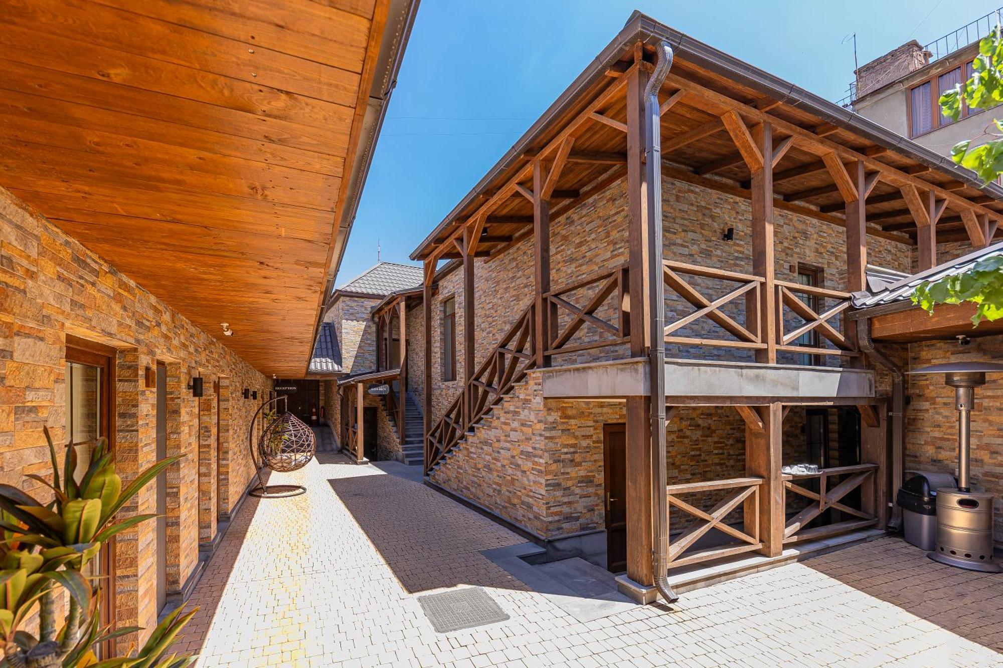 Boutique Living Hotel Erivan Exterior foto